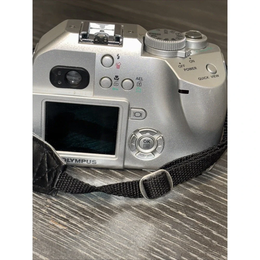 Olympus CAMEDIA C-5000 ZOOM Digital Camera 5.0MP - Silver -‎ Untested No Charger